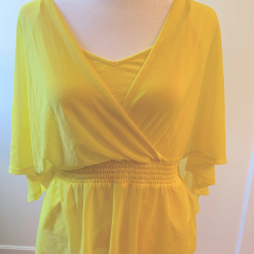 Bebe blouse size M yellow